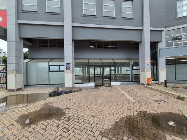 1 033 m² Commercial space