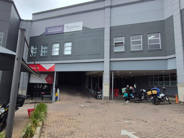 553  m² Commercial space