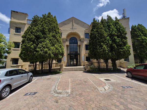 967  m² Commercial space