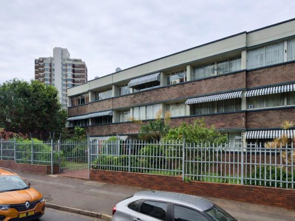 2 000  m² Commercial space