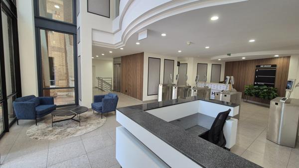 1 818  m² Office Space