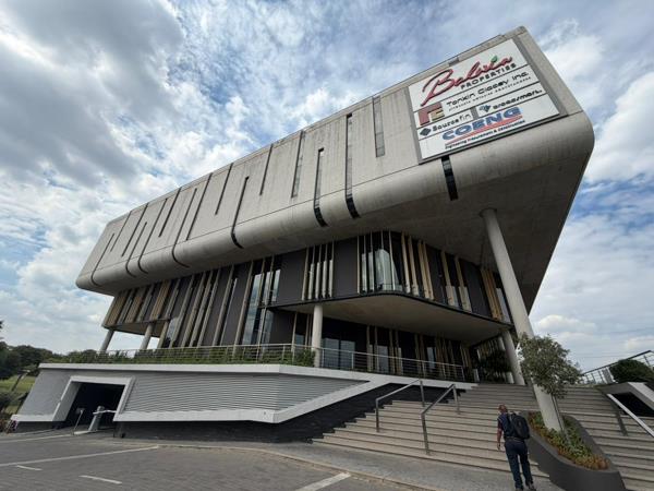 701  m² Commercial space