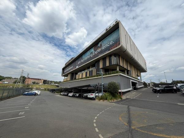 593  m² Commercial space