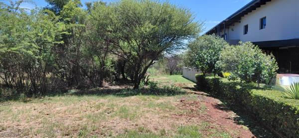 1 047 m² Land