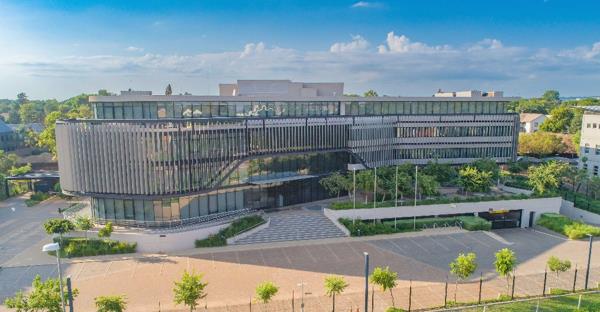 750 m² Office Space