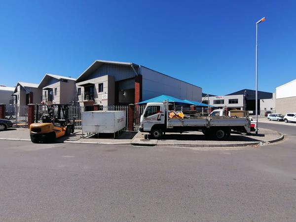 370  m² Industrial space