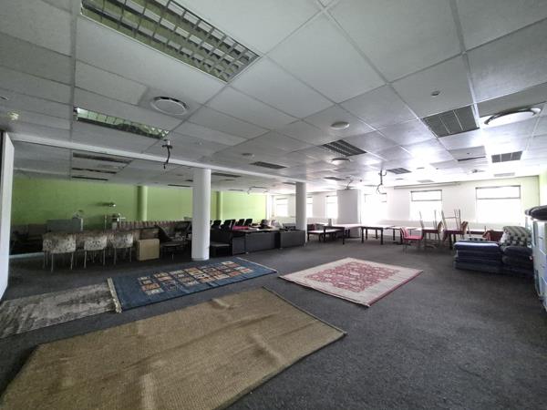 851  m² Commercial space