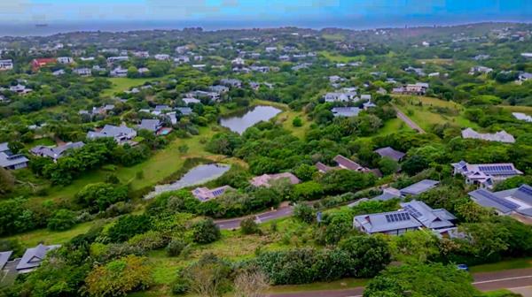 1 605 m² Land