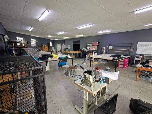 280  m² Commercial space