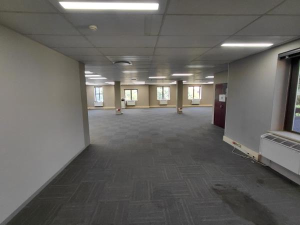 512  m² Commercial space