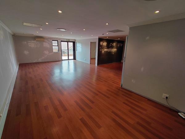 102  m² Commercial space