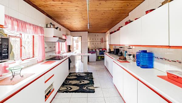 6 Bedroom House