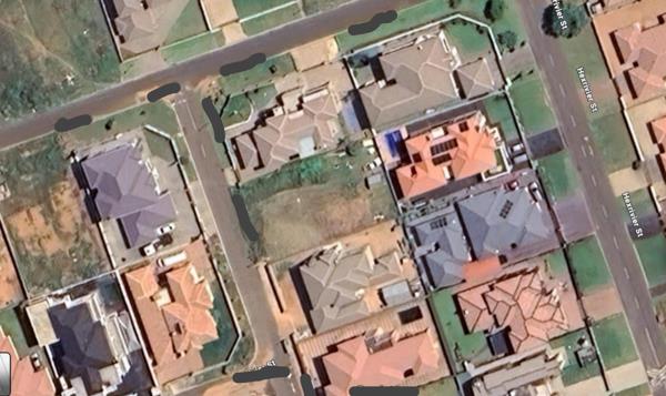 690 m² Land