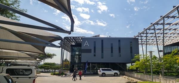 781  m² Commercial space