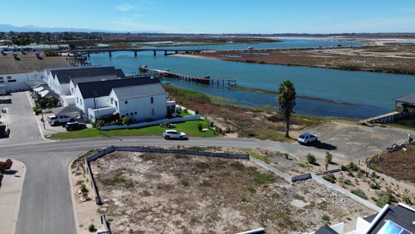 754 m² Land