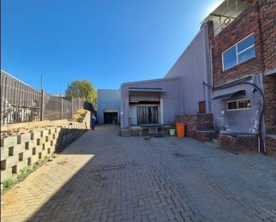 1 165  m² Industrial space