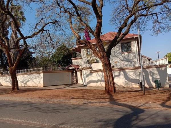 2 000  m² Commercial space