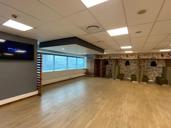 950 m² Office Space