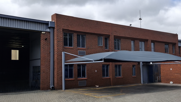 1 040  m² Industrial space