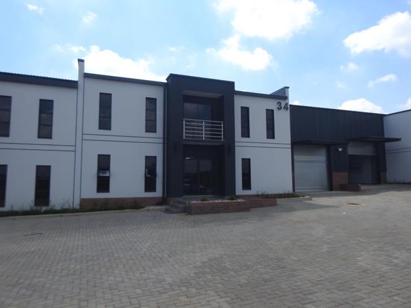 596  m² Industrial space