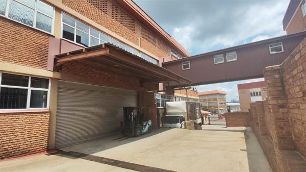 1 636  m² Industrial space