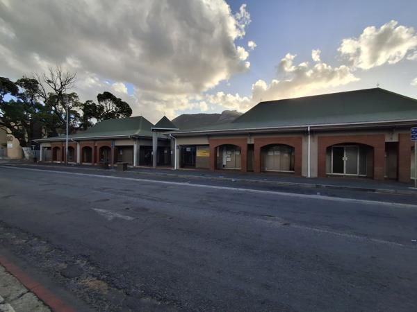 1 954  m² Commercial space