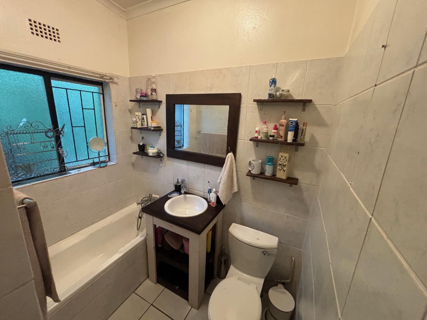 2 Bedroom Garden Cottage in Robindale