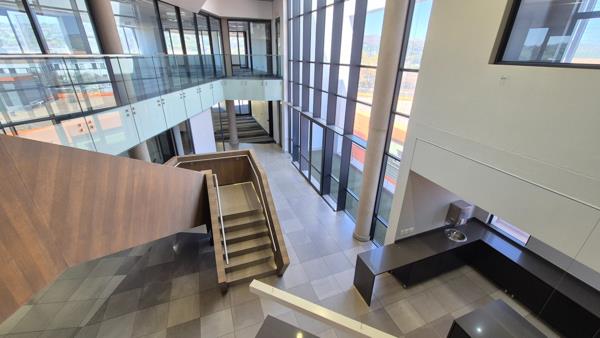 1 886  m² Office Space