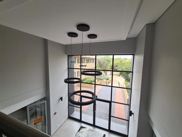 723  m² Commercial space