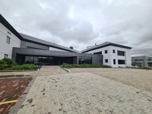 1 922  m² Commercial space