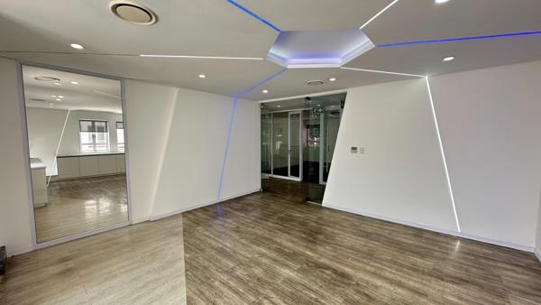 1 100 m² Office Space