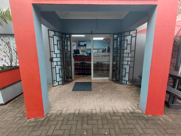 102  m² Commercial space