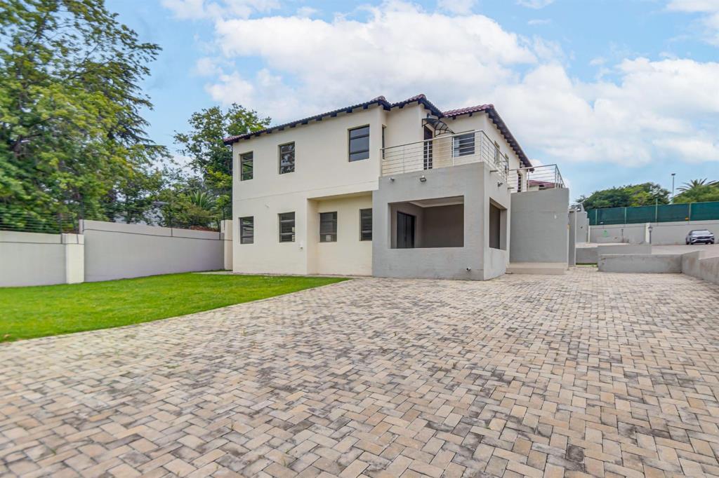 4 Bedroom Townhouse