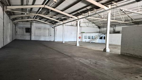 1 100  m² Commercial space