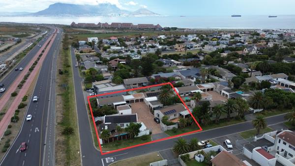 2 000 m² Land