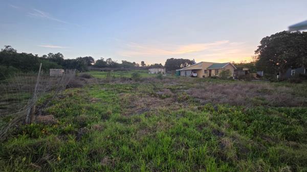 1 070 m² Land