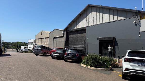 1 100 m² Industrial space
