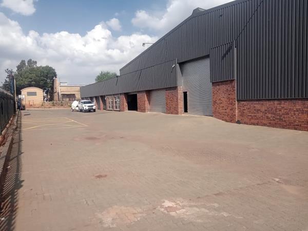 2 400 m² Industrial space