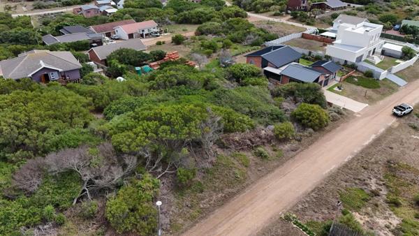 748 m² Land