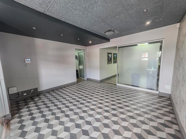 160  m² Commercial space