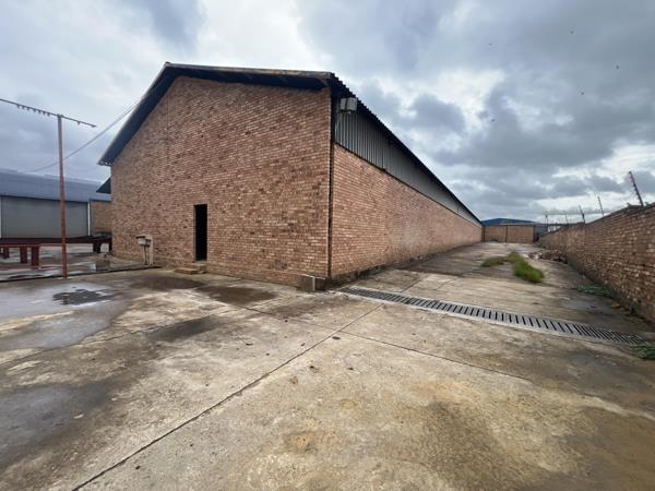 2 100  m² Industrial space