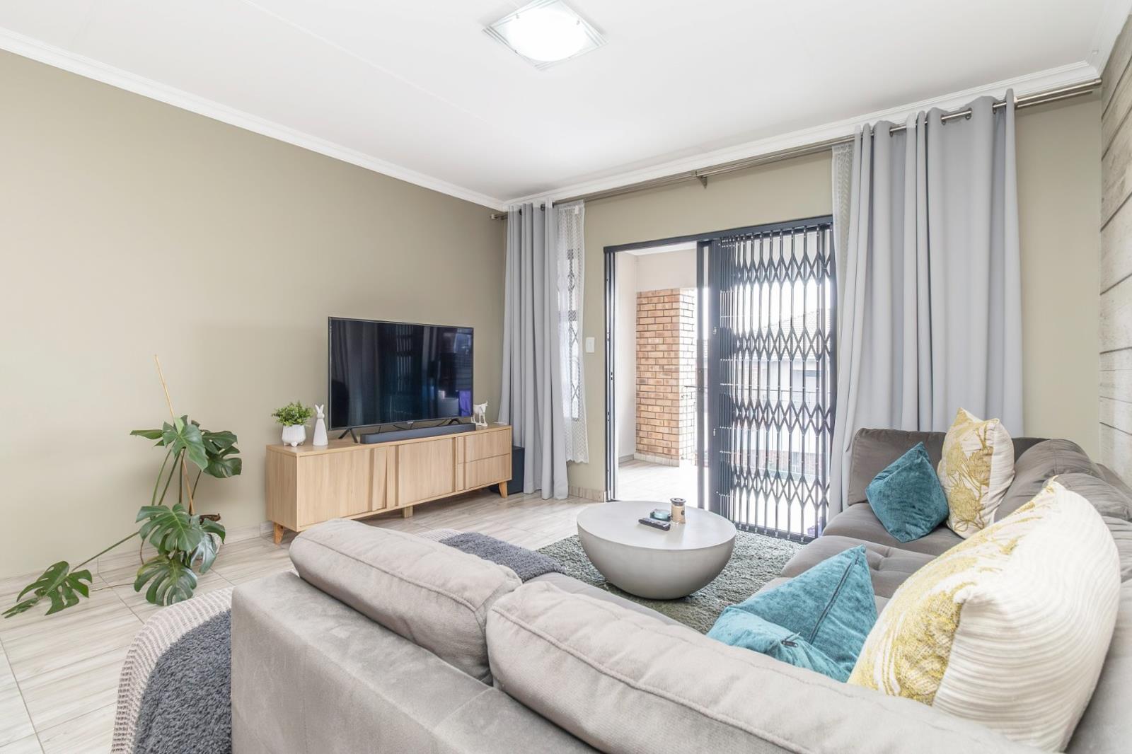 2 Bedroom Apartment for sale in Noordwyk | T5414756 | Private Property