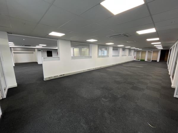 687 m² Commercial space