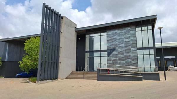 1 100  m² Industrial space