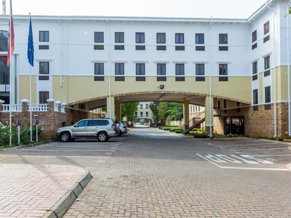 318 m² Office Space