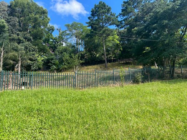 1 735 m² Land