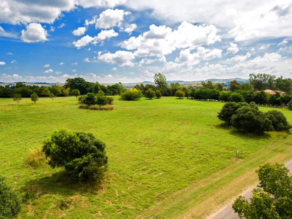 3 203 m² Land
