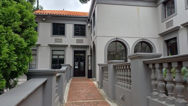 605  m² Commercial space