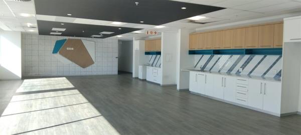 718 m² Office Space