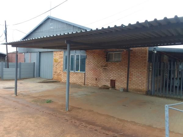 310  m² Industrial space